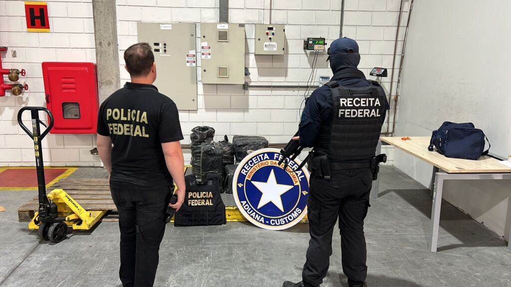 Operação conjunta Receita Federal e Polícia Federal apreende 210 kg de cocaína no Porto de Itapoá