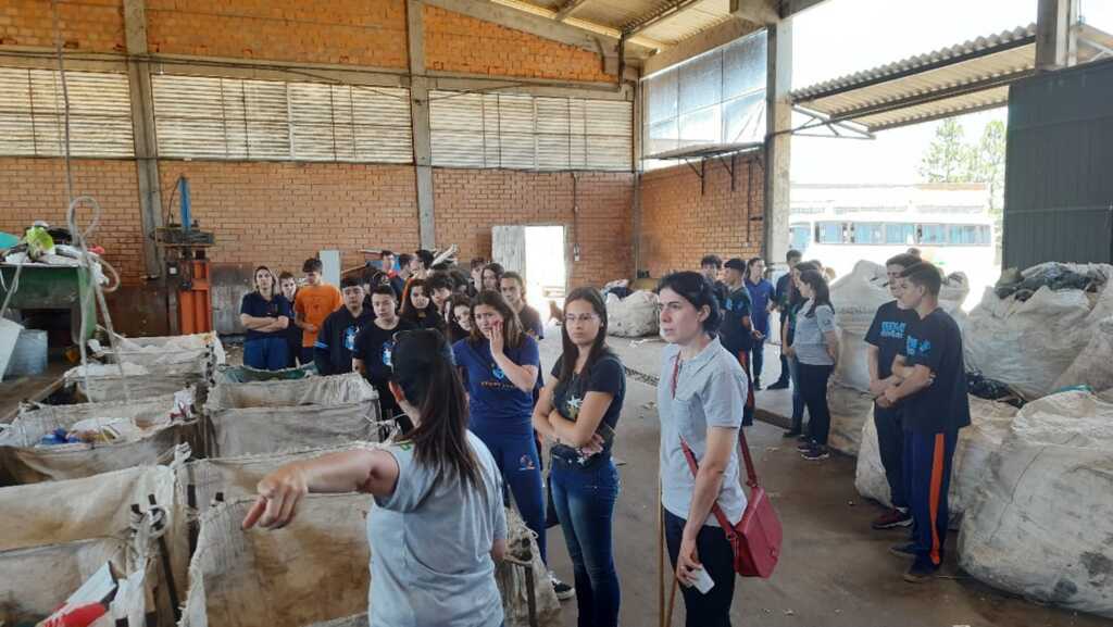 Projeto “Conhecendo os Destinos do Lixo” tem participação de alunos de Escolas e Universidades