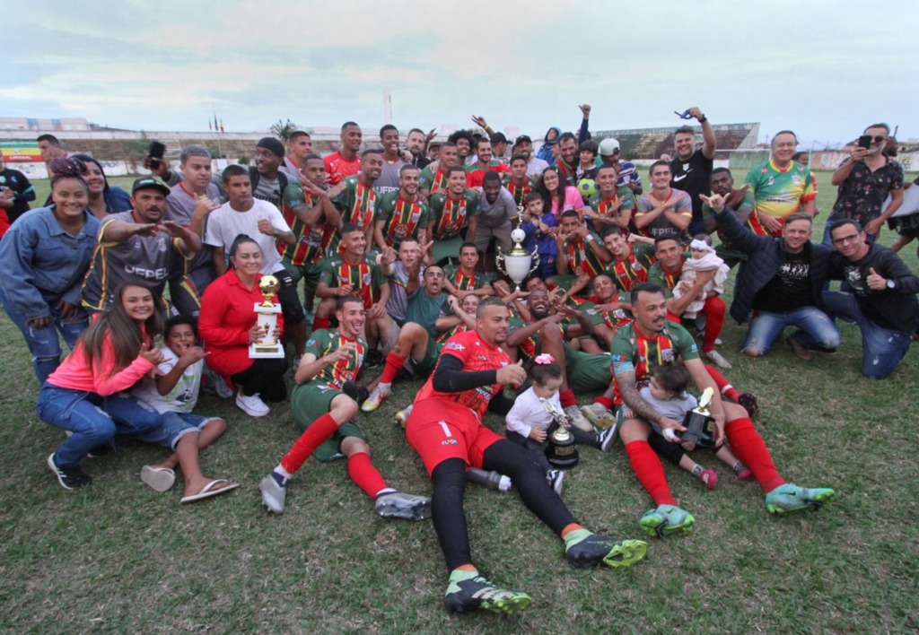 Do futebol profissional ao amador