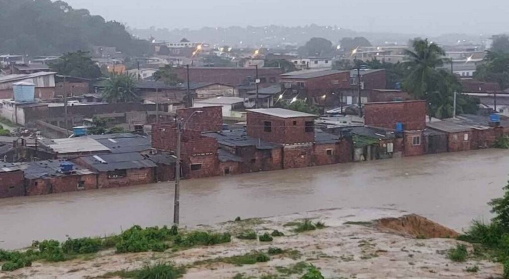 Chegam a 35 mortes confirmadas devido à chuva no Grande Recife