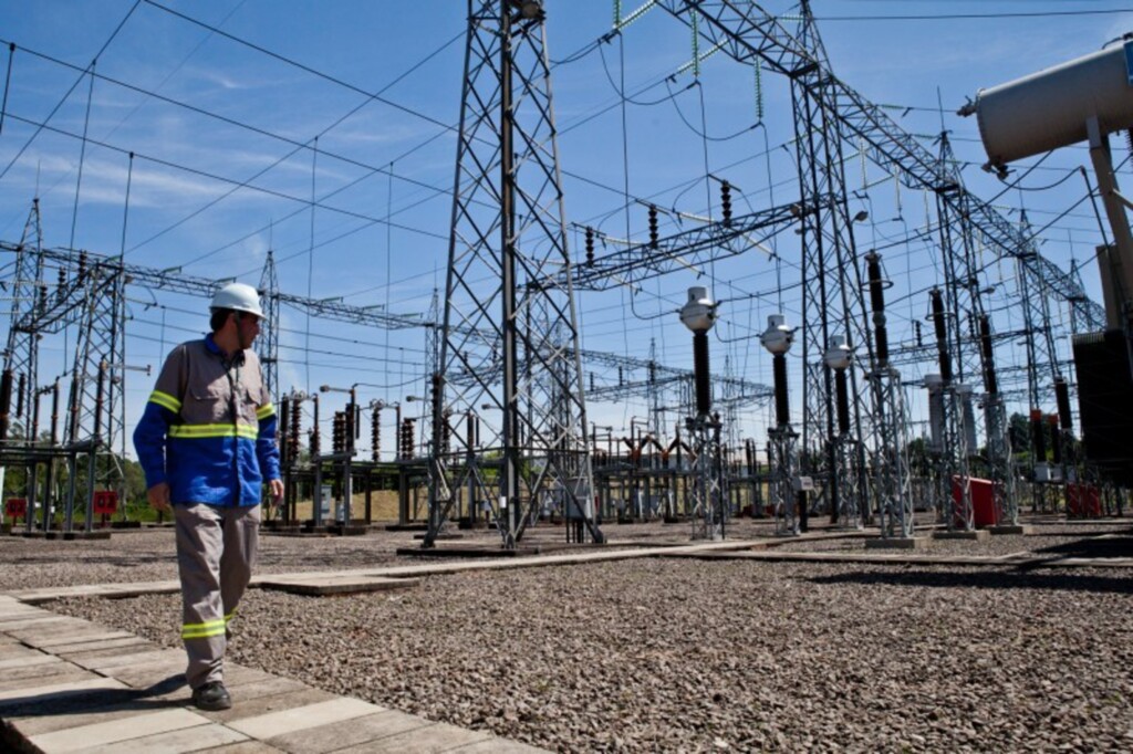 CEEE Equatorial realiza obras para melhorar sistema elétrico de Pelotas