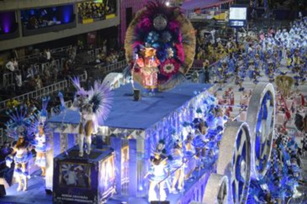 Menina que teve perna amputada se recupera de acidente no Carnaval do RJ