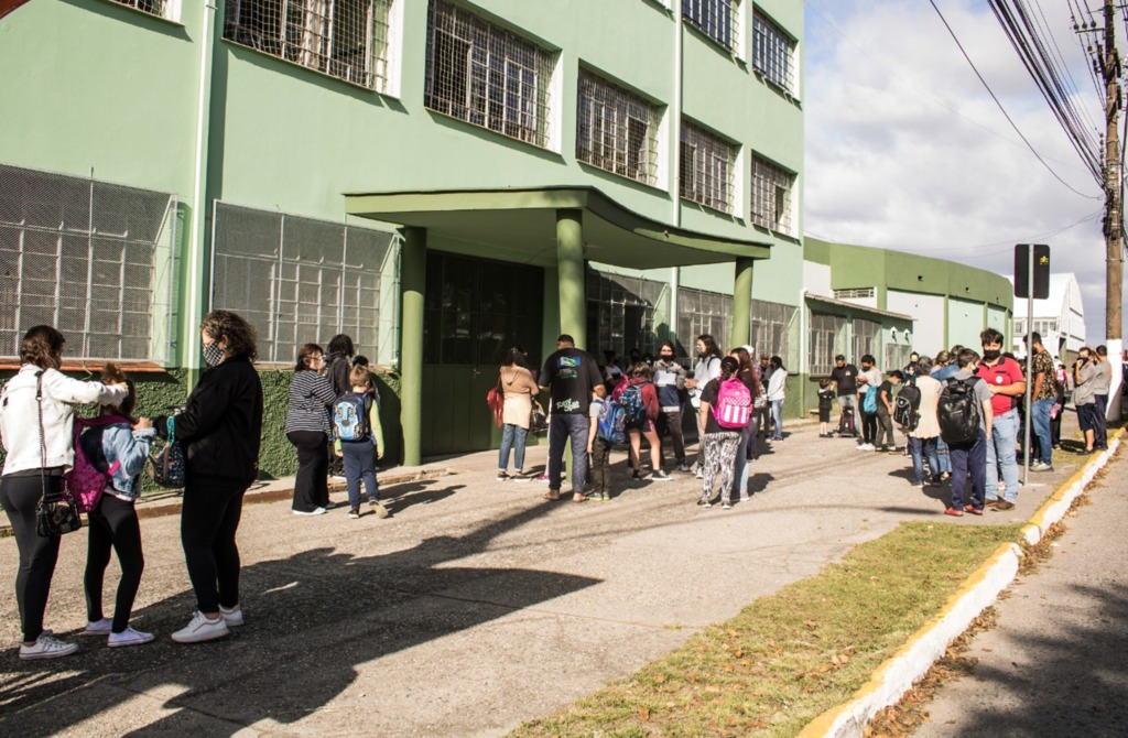 Professores recebem retroativos a partir da folha de abril