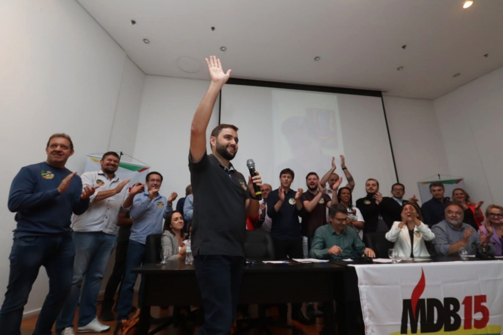 MDB oficializa Gabriel Souza pré-candidato a governo