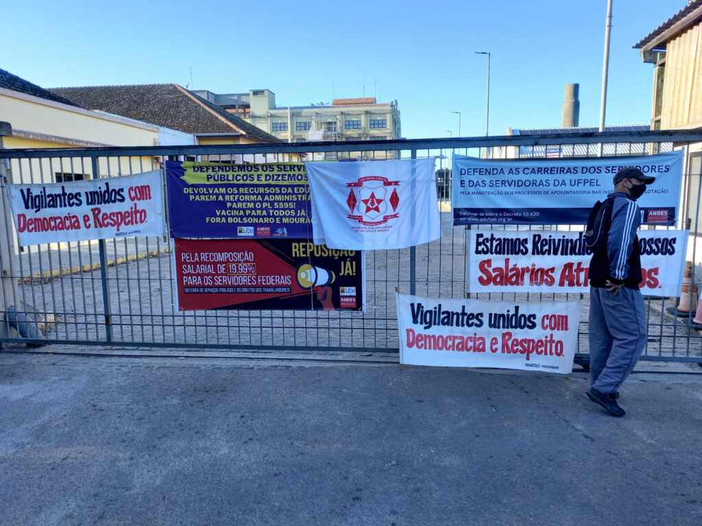Após protesto, vigilantes da UFPel recebem salário