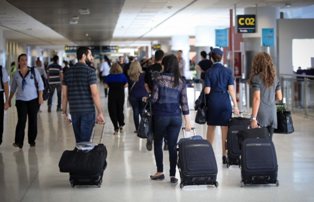 Anvisa: uso de máscaras continua obrigatório em aeroportos e aeronaves