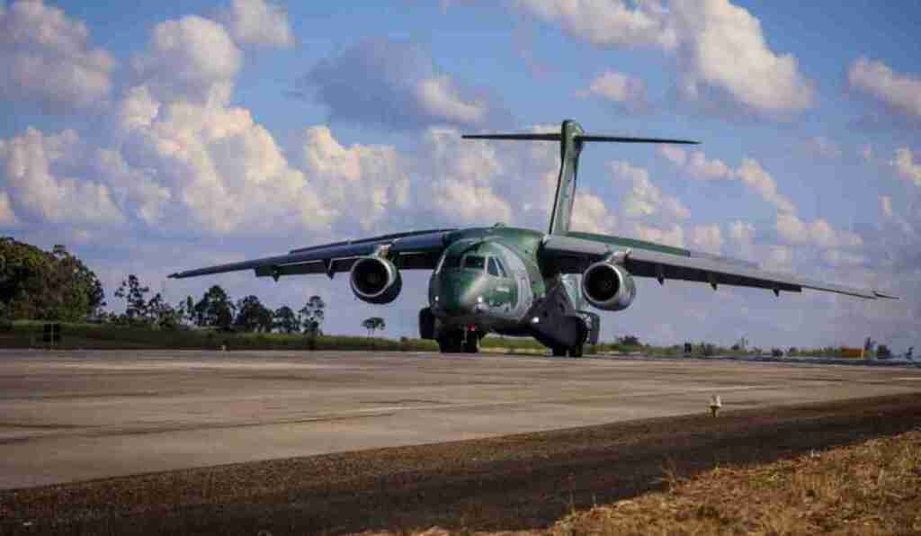 Avião da FAB parte na segunda para resgatar brasileiros na Polônia