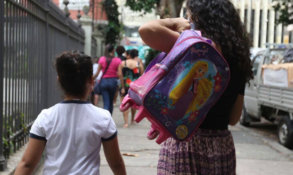 Dois em cada três estudantes precisam de reforço escolar, diz pesquisa