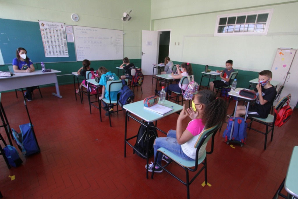 Prefeitura anuncia reajuste de 33,23% para o magistério