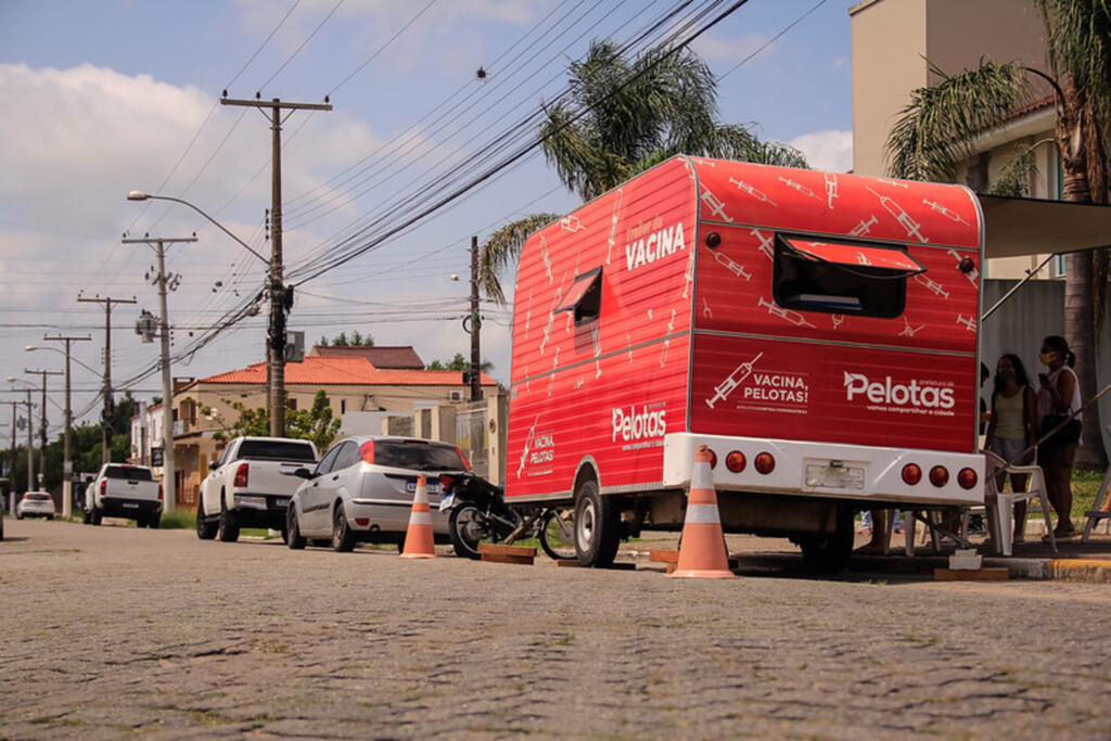 Trailer da Vacina passa por 15 locais até o final deste mês