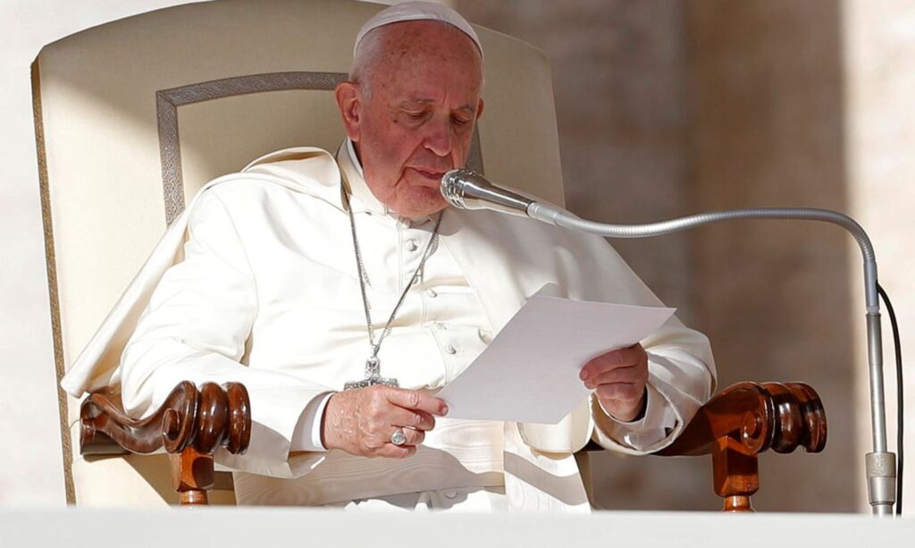 Papa Francisco diz rezar por vítimas das chuvas no Brasil