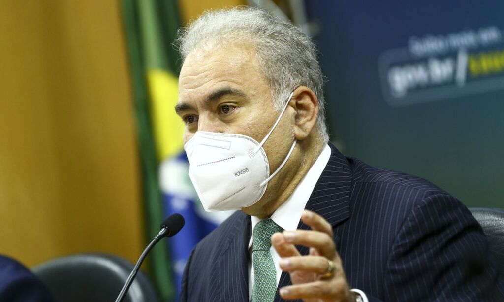 Governo reduz para 7 dias isolamento de pacientes com Covid-19