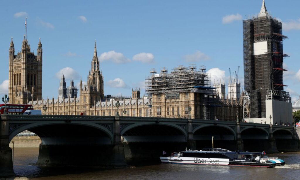 Inglaterra bate record de novos casos de Covid-19 em um dia