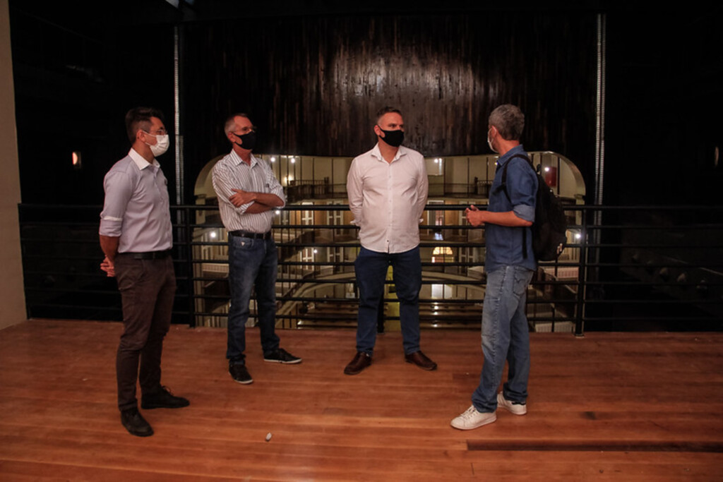 Prefeito em exercício visita o Theatro Sete de Abril
