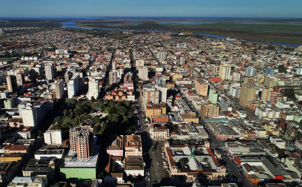 Novos horizontes para a educação pelotense