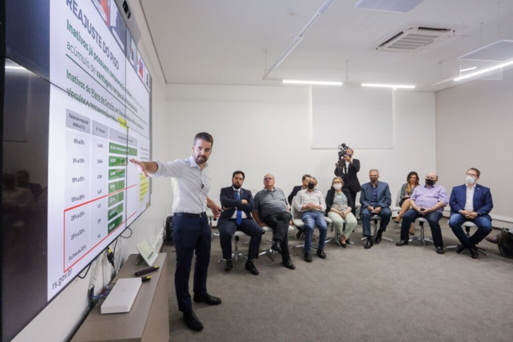 Alteração na proposta do piso do magistério garante reajuste a todos os ativos e inativos