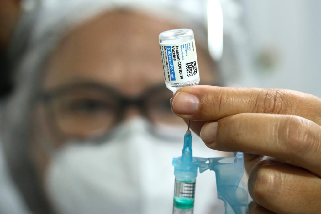 Semana começa com aplicação de dose reforço da Janssen