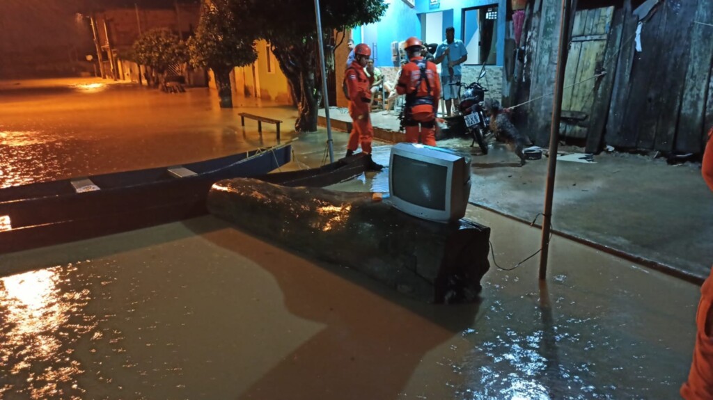 Comitiva visita cidades atingidas pelas chuvas na Bahia