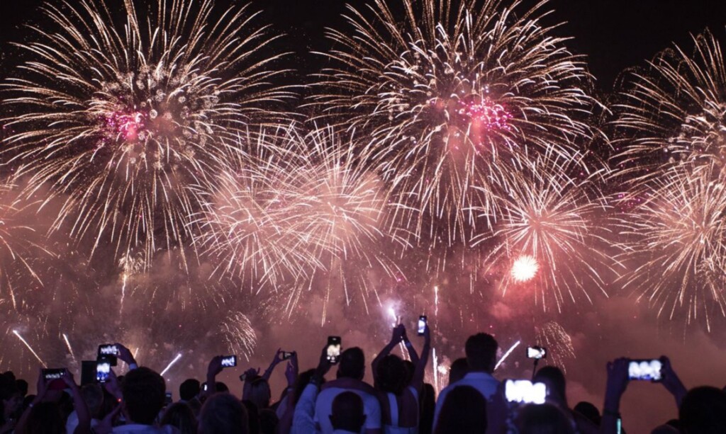 Prefeitos cancelam festas de réveillon e querem exigência de vacina contra Covid-19 para entrada no Brasil