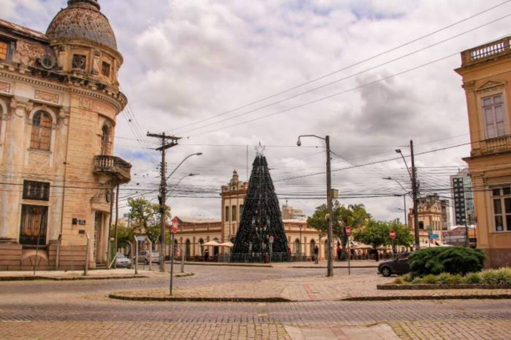 Pelotas Doce Natal será lançado no dia 11 com casa no lago e árvore no Centro Histórico