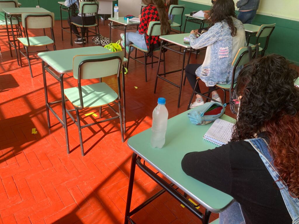 De volta às salas de aula