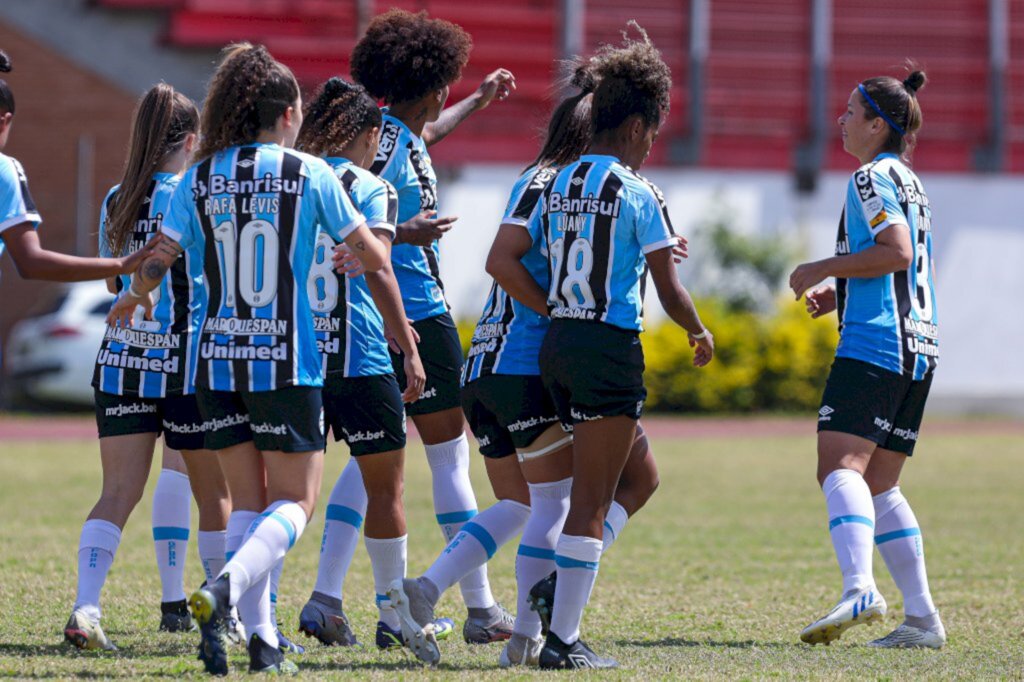 Gurias do Grêmio goleiam SC Oriente na estreia do Gauchão