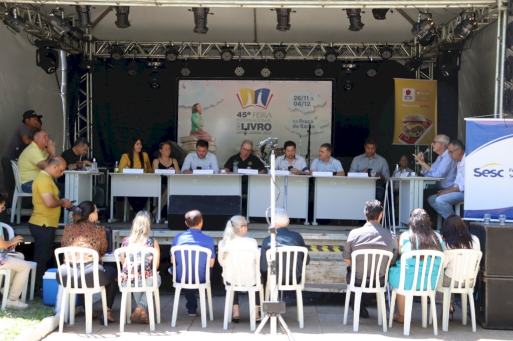 Sessão da Câmara desta terça-feira ocorreu na Feira do Livro