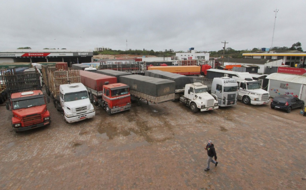 Caminhoneiros ameaçam paralisação a partir de 1º de novembro