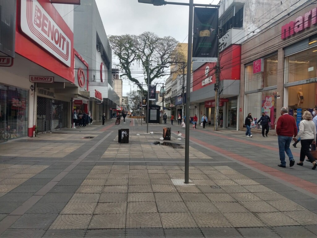 Domingo de pouco movimento no Centro de Pelotas