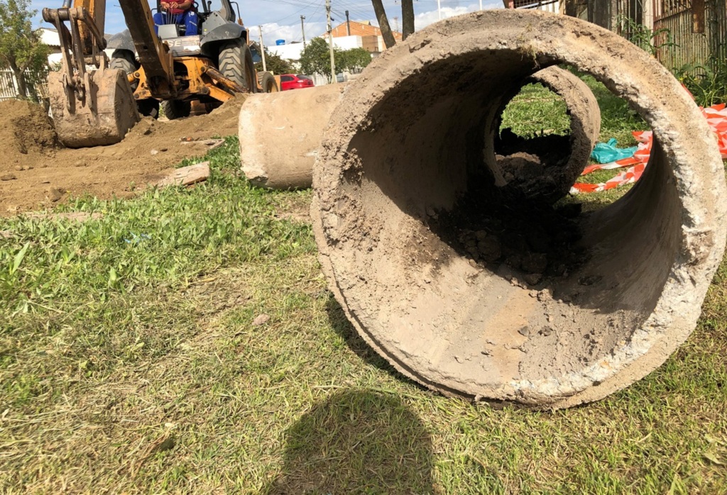 Sanep realiza obra de drenagem em via do Vasco Pires