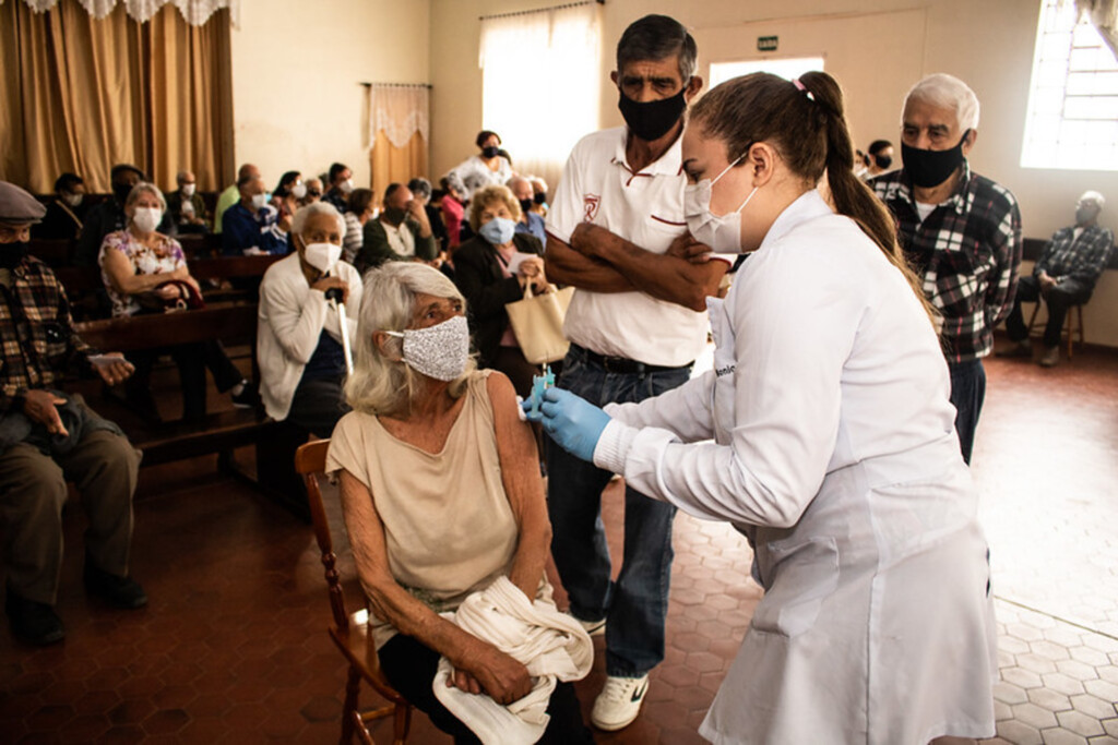 Vacinação contra Covid-19 prossegue nesta semana em Pelotas