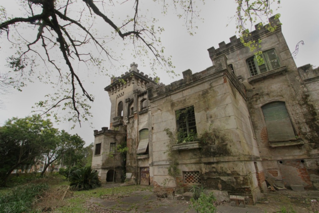 Um cenário de conto de fadas abandonado