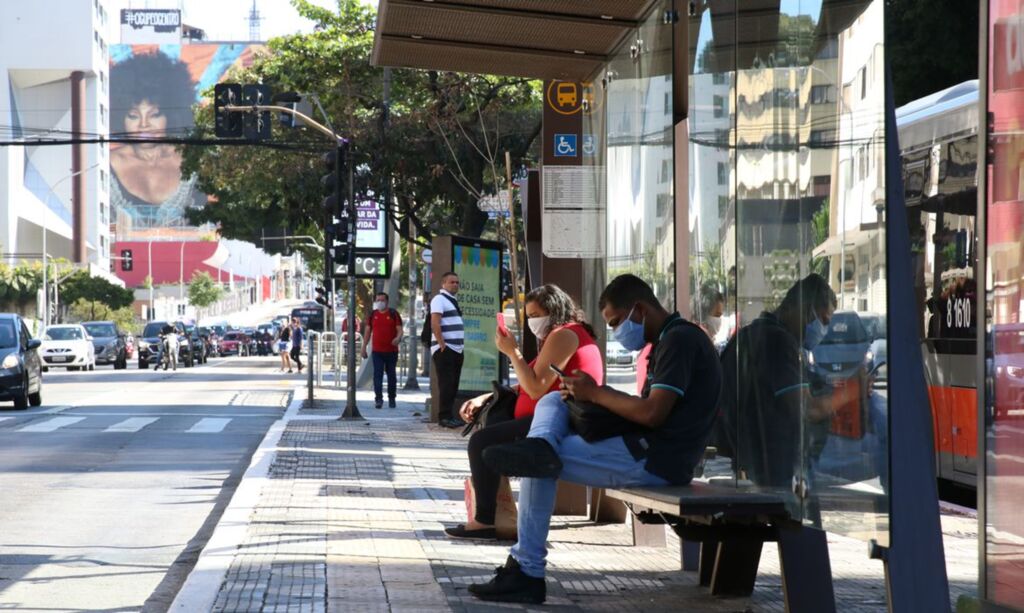 Brasil registra 21,2 milhões de casos e 590,7 mil mortes
