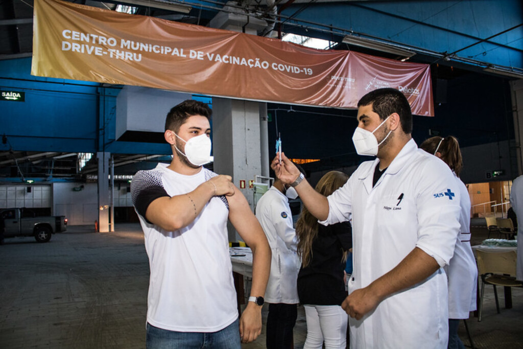 Segunda dose da vacina é aplicada em mais de 3.600 pelotenses