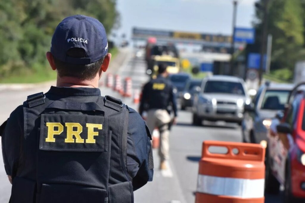 Bolsonaro pede liberação de rodovias aos caminhoneiros