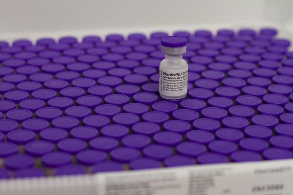 Envio de lote da Pfizer é reprogramado para sábado