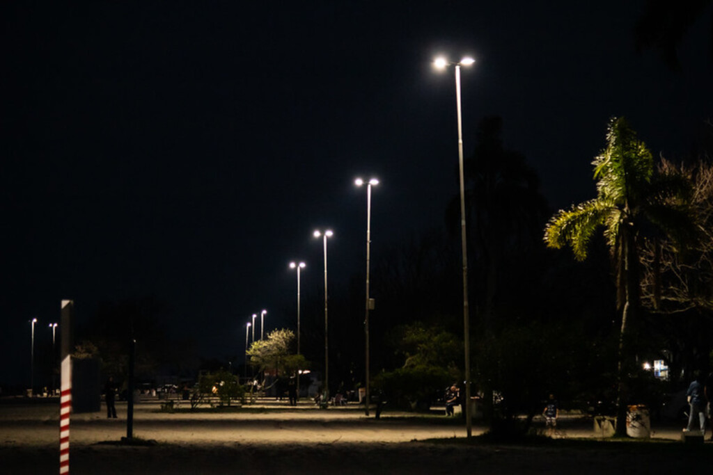 Prefeita entrega iluminação de LED no Laranjal