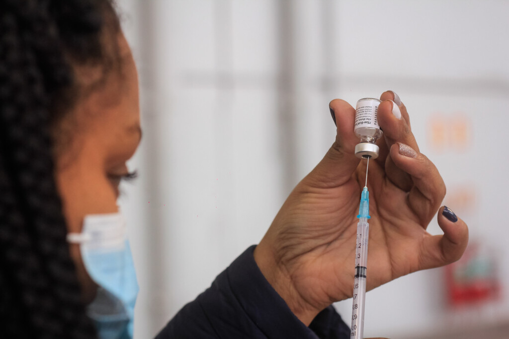 Segunda dose volta a ser aplicada na semana que vem
