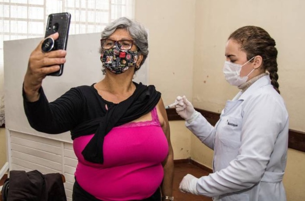 Vacinação nesta quinta-feira alcança mais de duas mil pessoas
