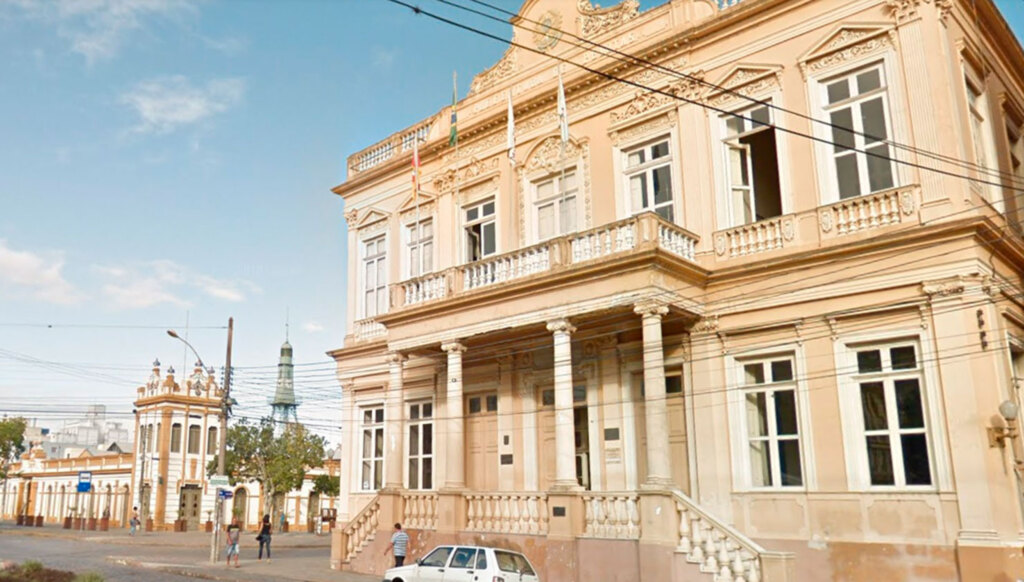 Prefeitura entrega cartões de auxílio-alimentação