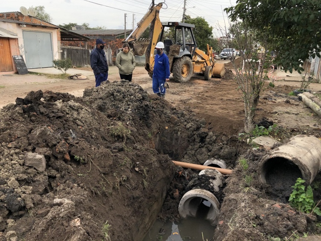 Sanep requalifica sistema de drenagem em via da Bom Jesus