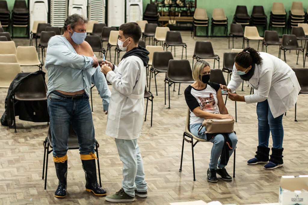 Prefeitura amplia imunização para pessoas com até 46 anos