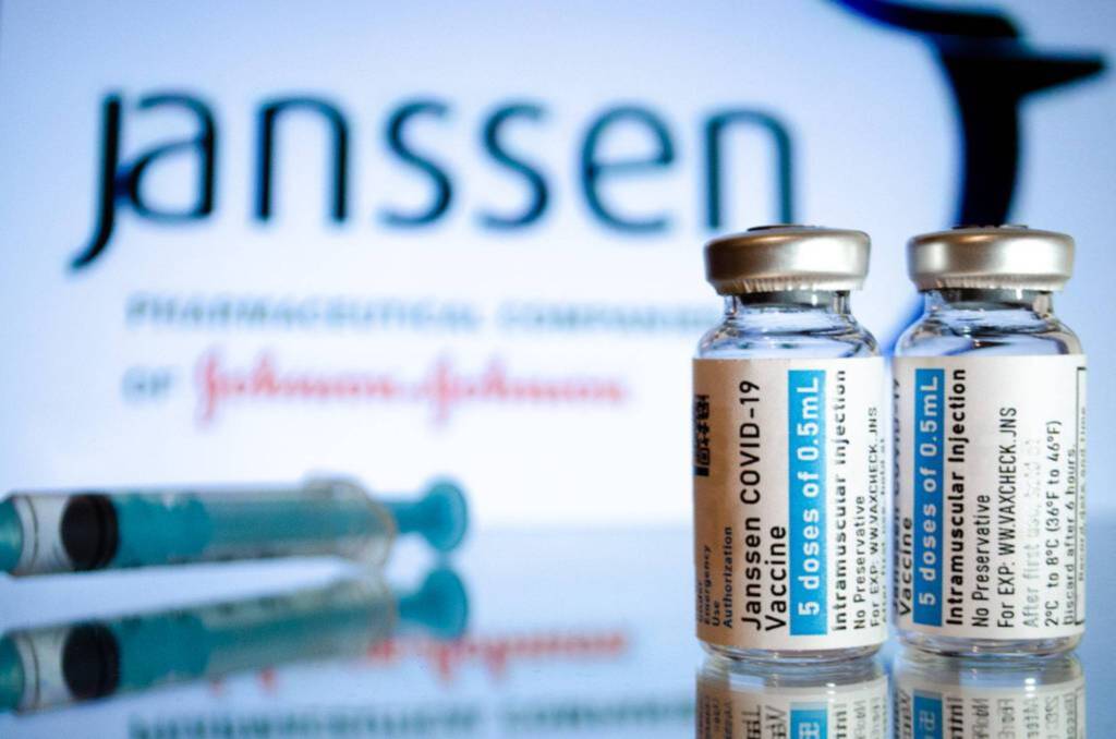 Lote de 1,5 milhão de doses da vacina da Janssen chega ao Brasil