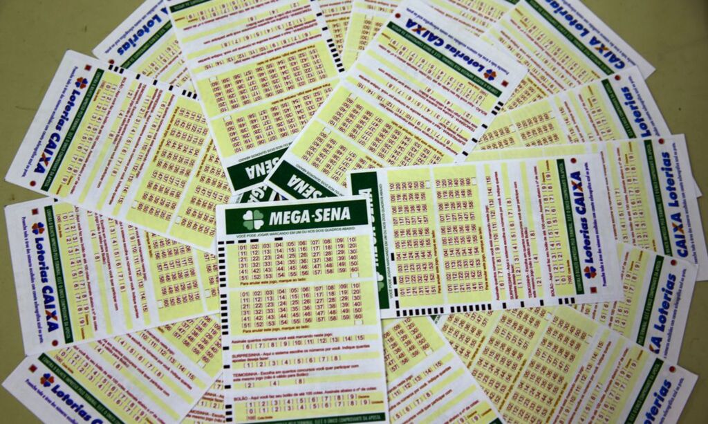 Um apostador ganha o prêmio de  R$ 7 milhões