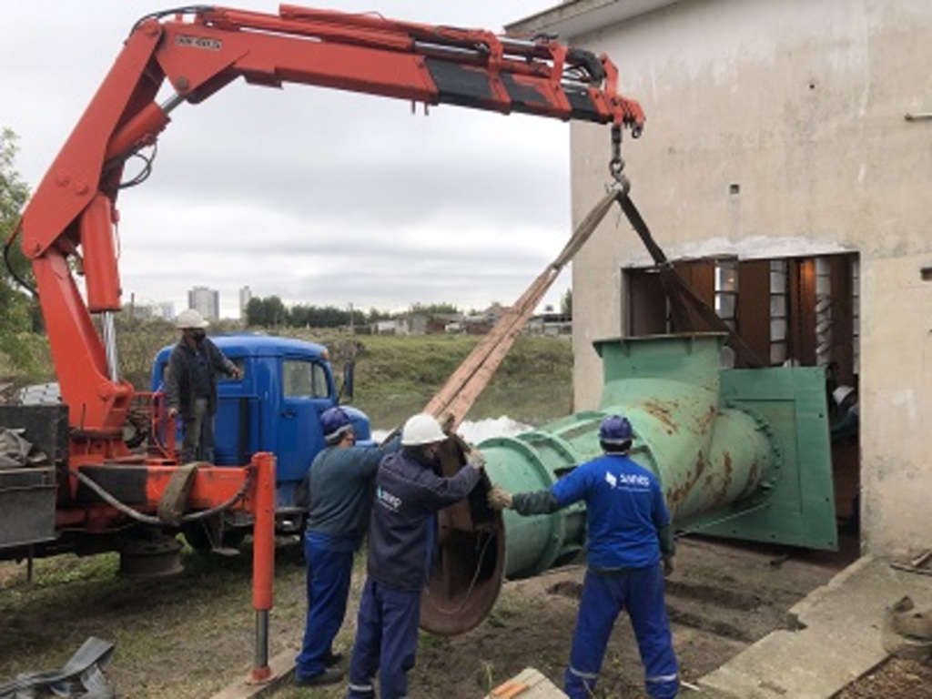 Sanep qualifica drenagem com instalação de bomba na Casa Leste
