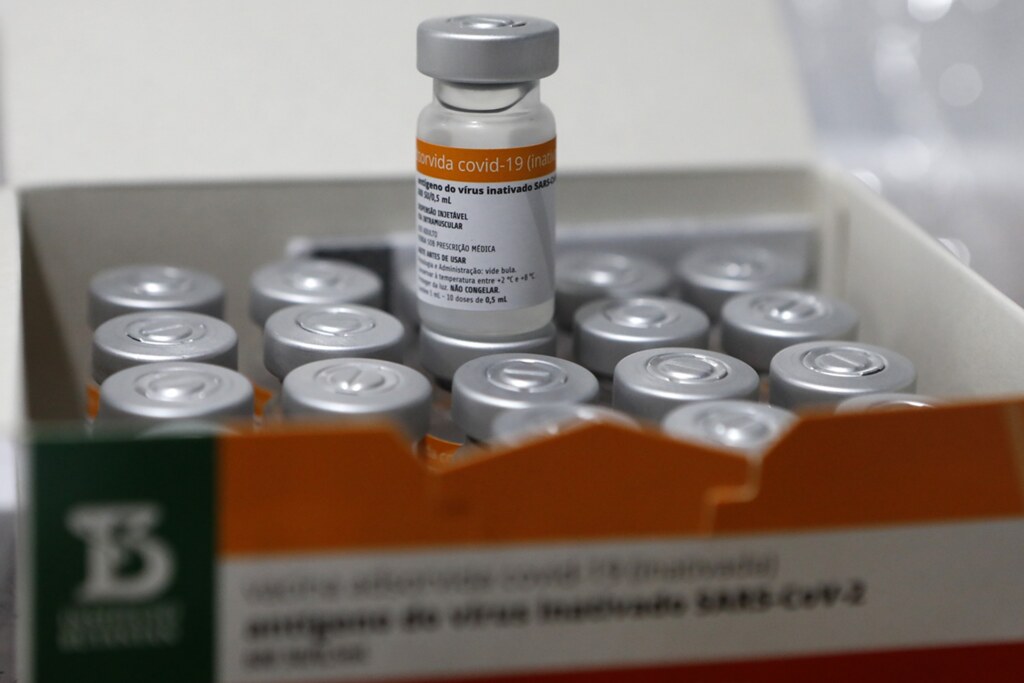 Pelotas retoma aplicação da 2ª dose de CoronaVac para idosos