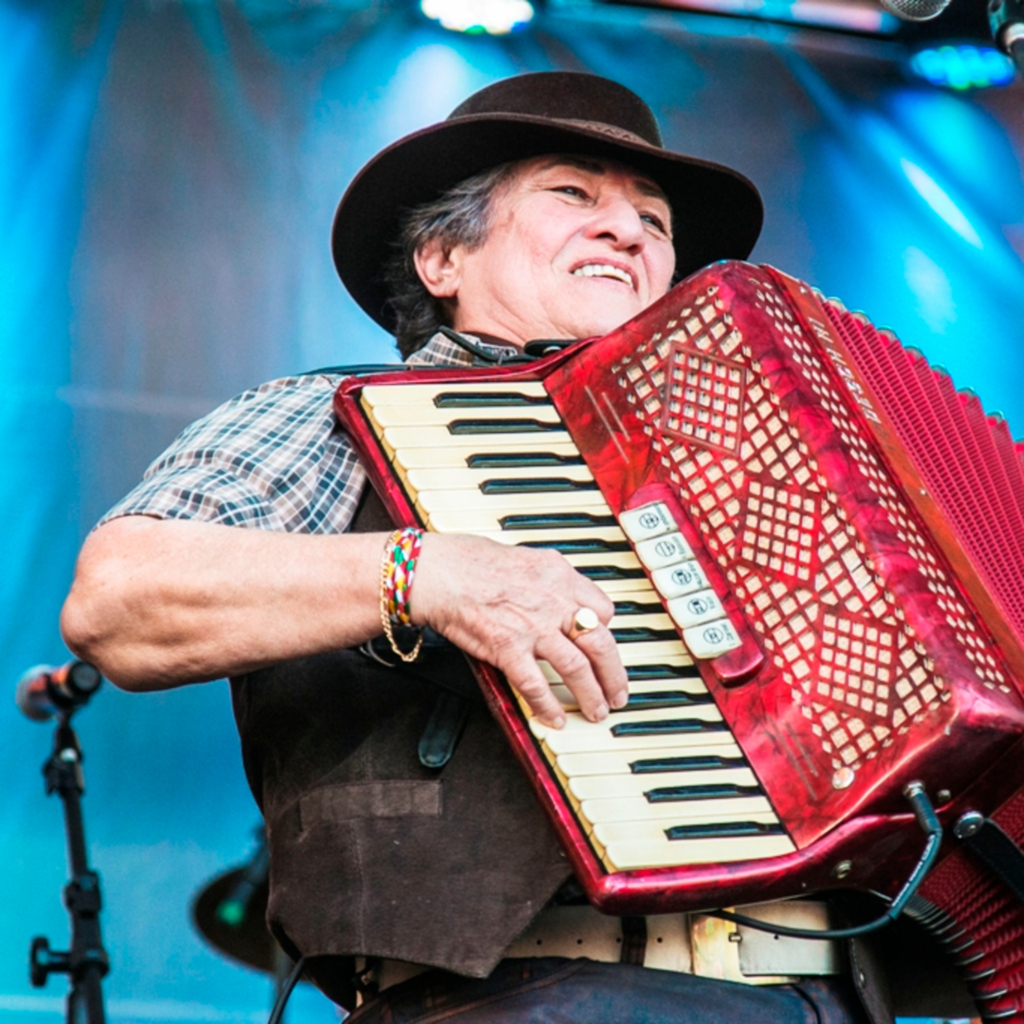 Morre a gaiteira e cantora Berenice Azambuja
