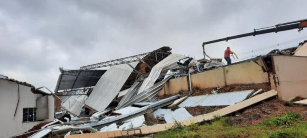 Tempestade em Santa Catarina formou tornado