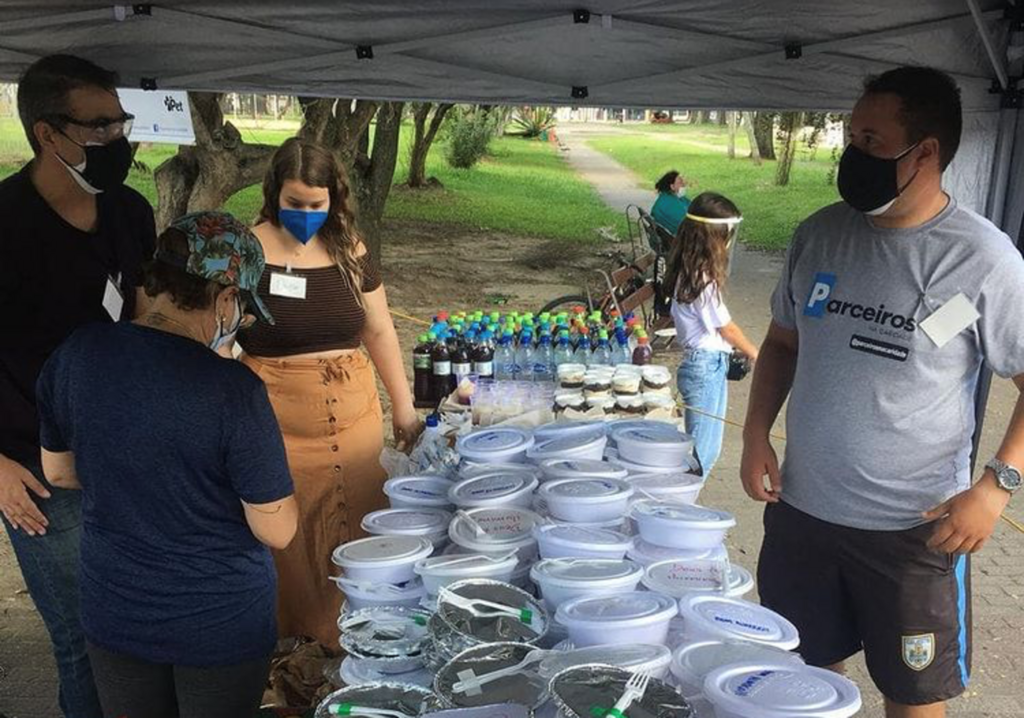 Direito na Rua arrecada alimentos para o projeto Parceiros na Caridade