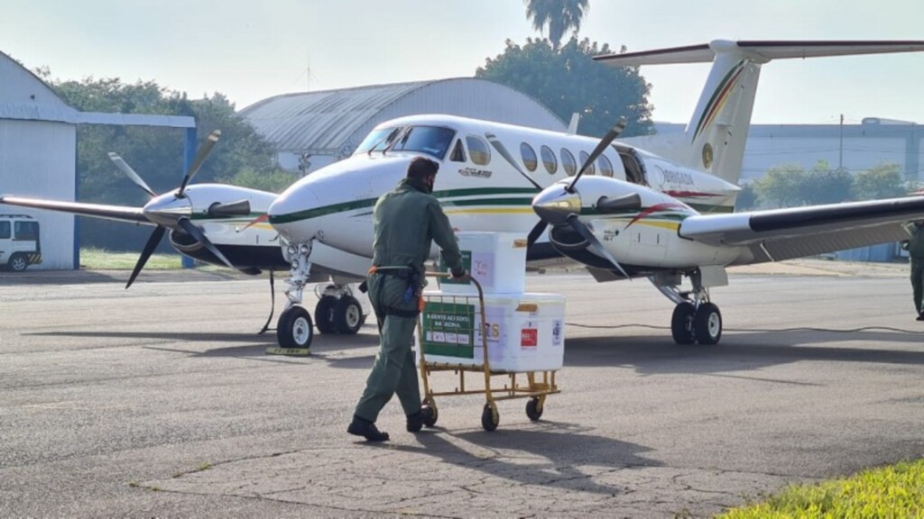 Aeronaves levam vacinas CoronaVac para o interior do RS
